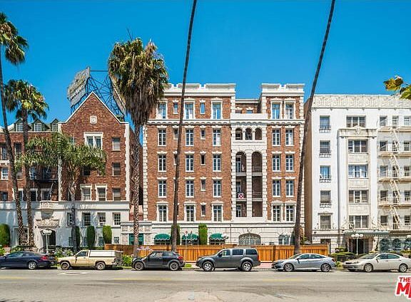 3rd image of 620 S St Andrews Pl APT 200