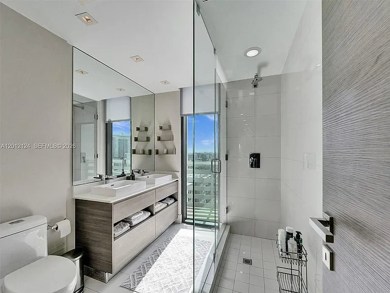 460 NE 28th St #1701 — Photo 40