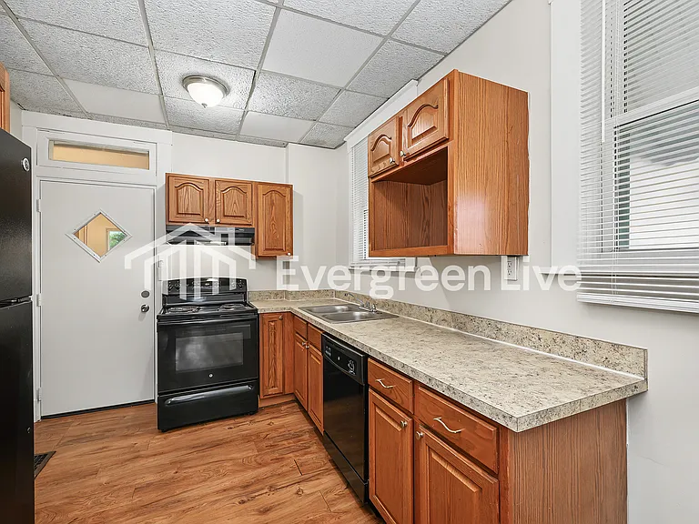 3717 Woodbine Ave — Photo 7