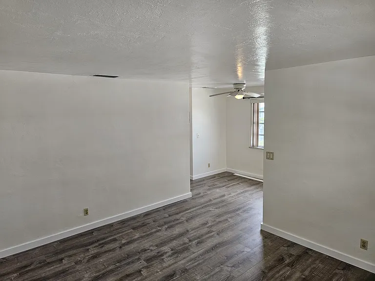 2105 Miami Rd #4 — Photo 6