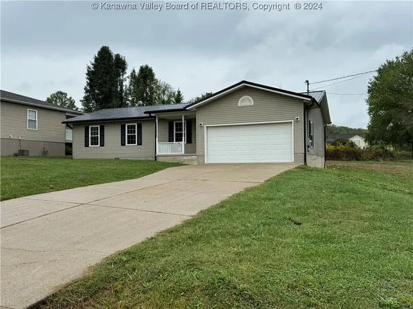 345 Harbour Ln, Hurricane, WV 25526