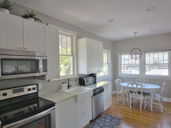 4th image of 835 7th Ave S #A