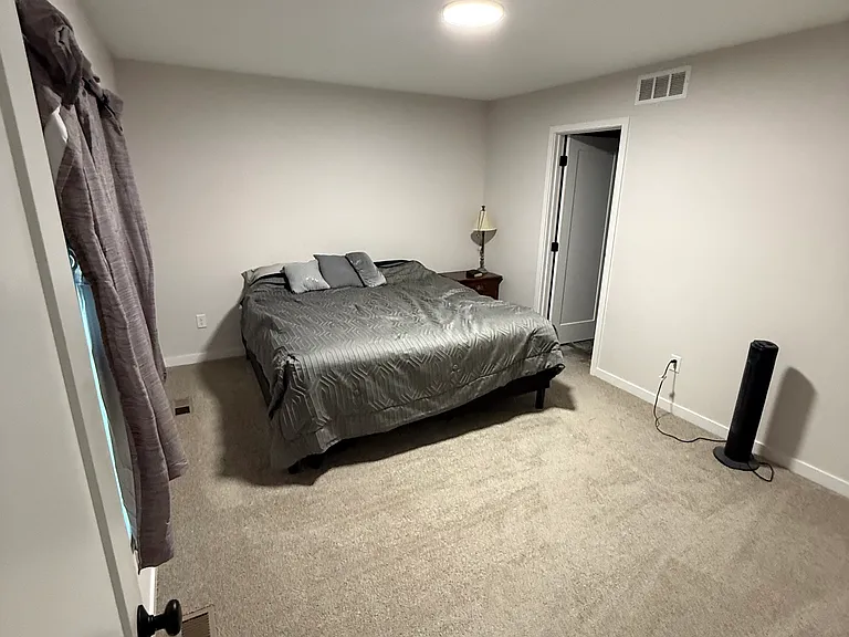 205 E Broadway St — Photo 10