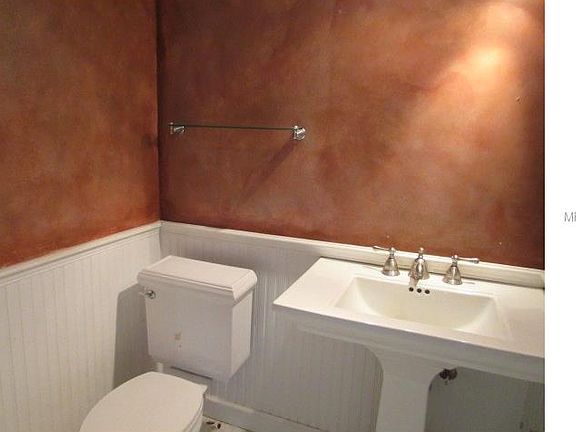 3rd image of 3817 N Oak Dr Unit H11