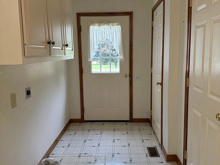 1695 Louser Rd — Photo 8
