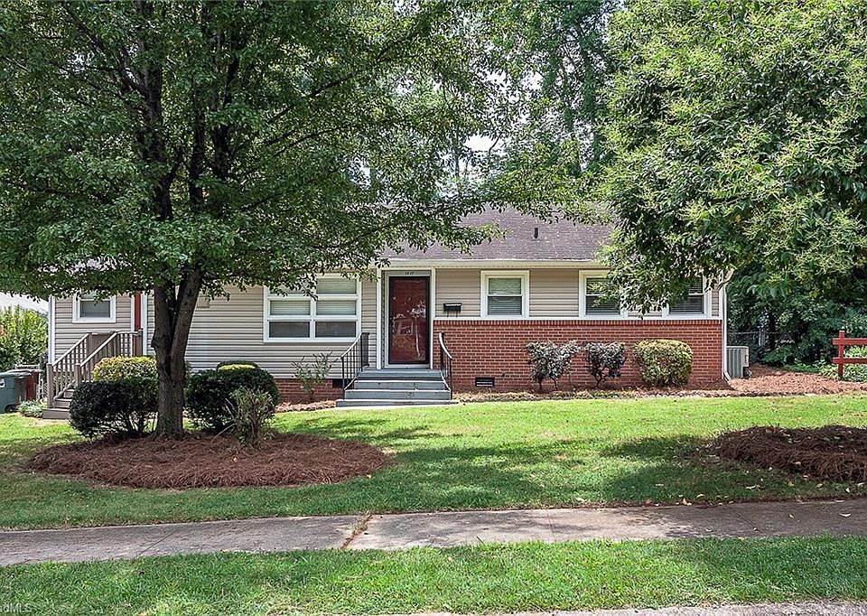 1st image of 3807 Manor Dr