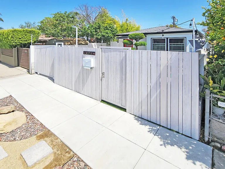 12714 Short Ave — Photo 8