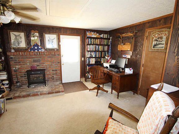 3rd image of 109 Edgewood Dr