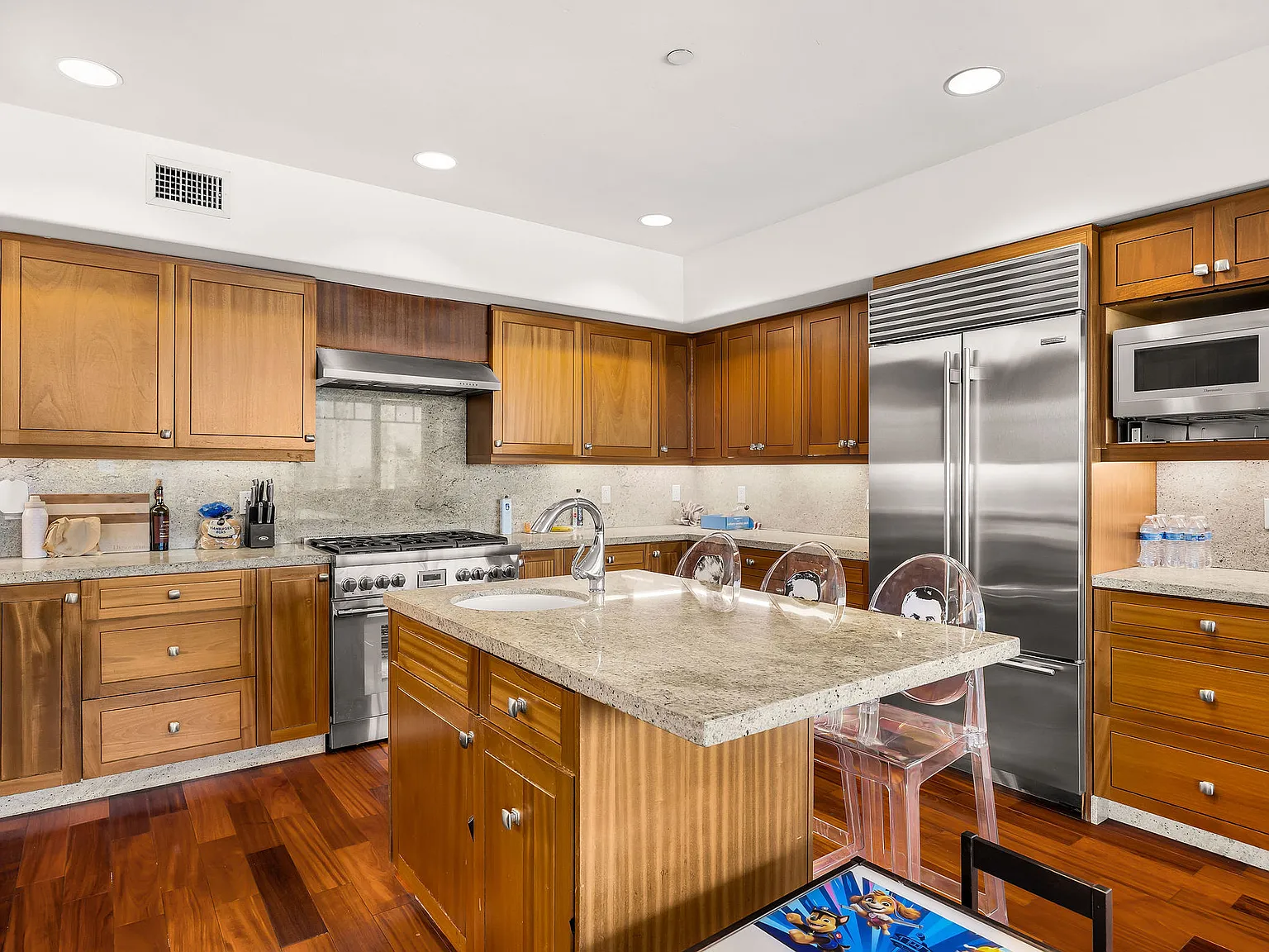 2 bed, 1200 sqft, $8,400 — Photo 4