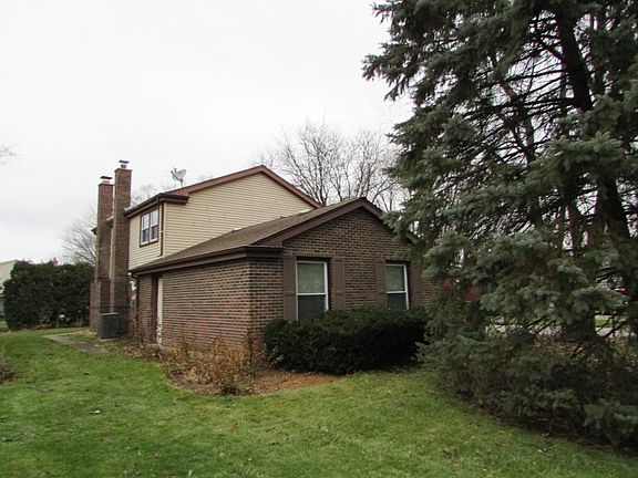 3rd image of 912 N Fairway Dr