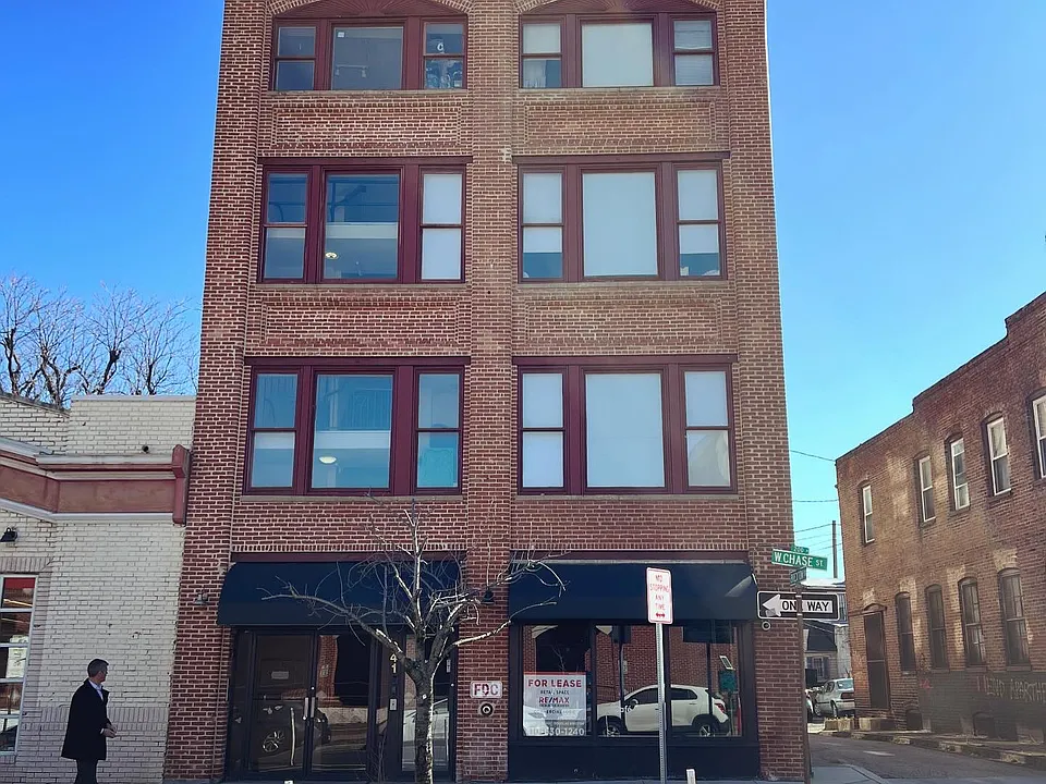 241 W Chase St #3B