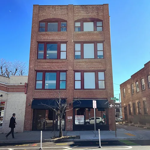 241 W Chase St #3B Photo 1
