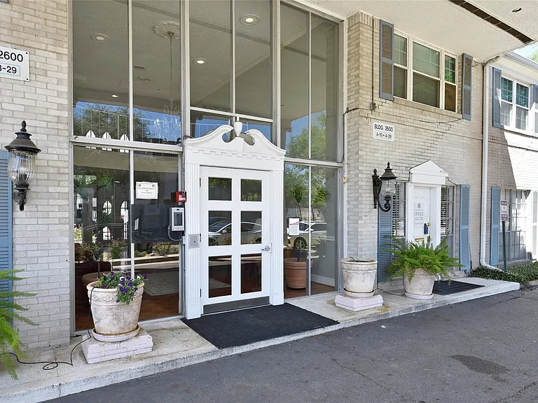 2600 Bellefontaine St #A21 — Photo 2