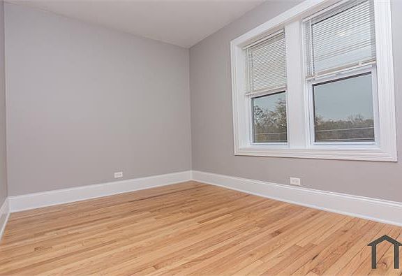 5th image of 8143 S Ellis Ave #1