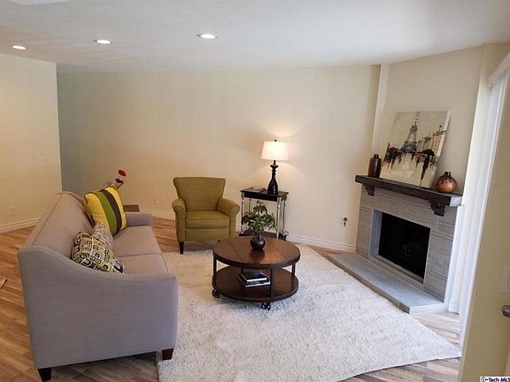2nd image of 2850 Montrose Ave APT 17