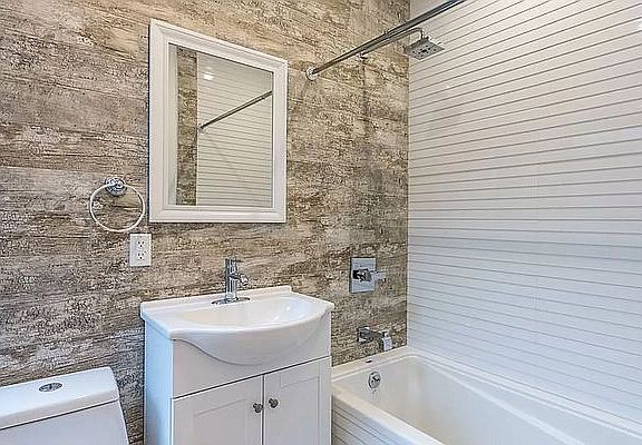 5th image of 229 Wyckoff Ave APT 3L