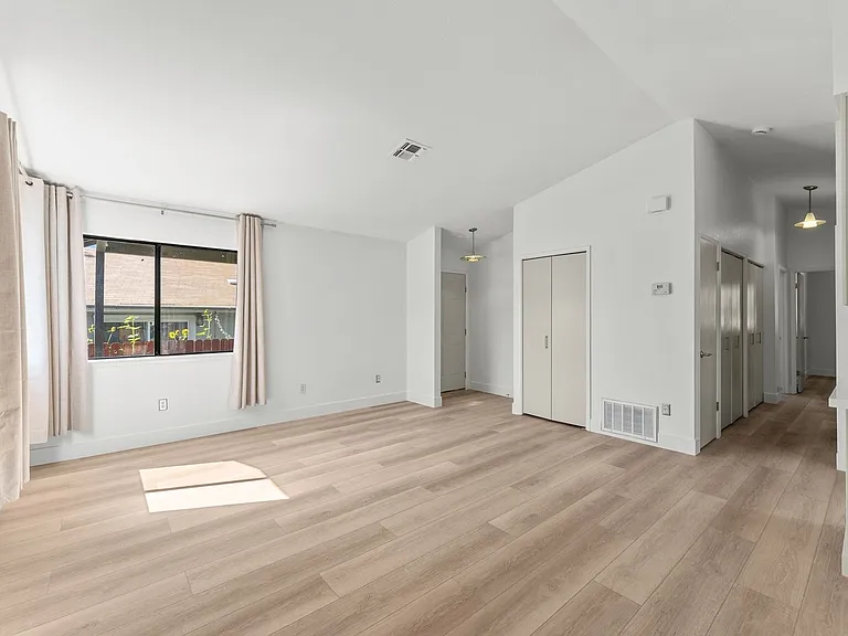 145 Summerset Dr — Photo 6