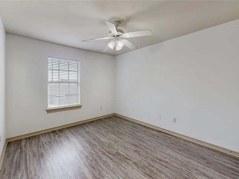 2212 Brougham Pl — Photo 24