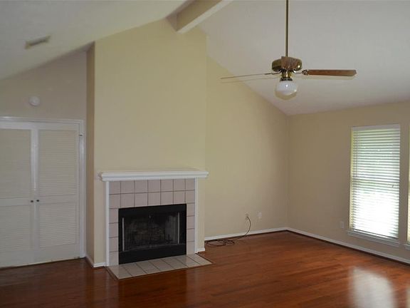 5th image of 402 Desert Willow Dr