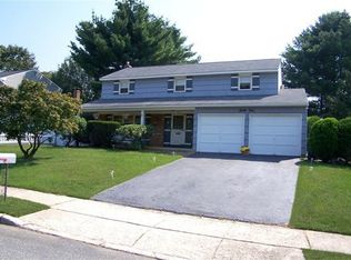 34 Longstreet Dr, Lake Grove, NY 11755