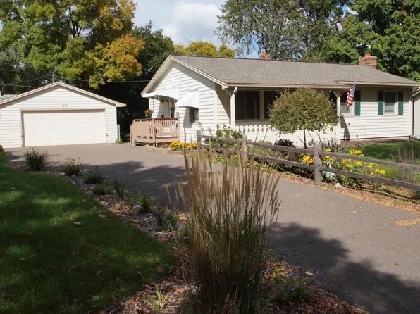 3627 Rolling View Dr, White Bear Lake, MN 55110