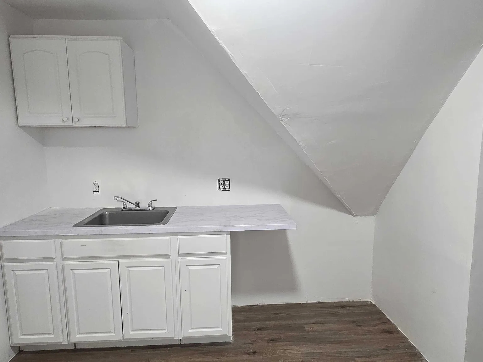 227 E Kensington Ave — Photo 2