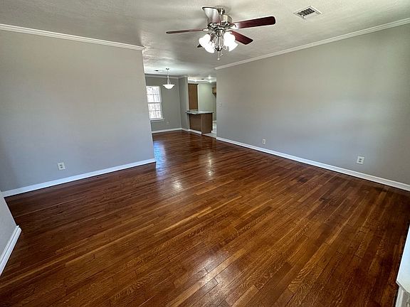 2nd image of 2010 S Milam St