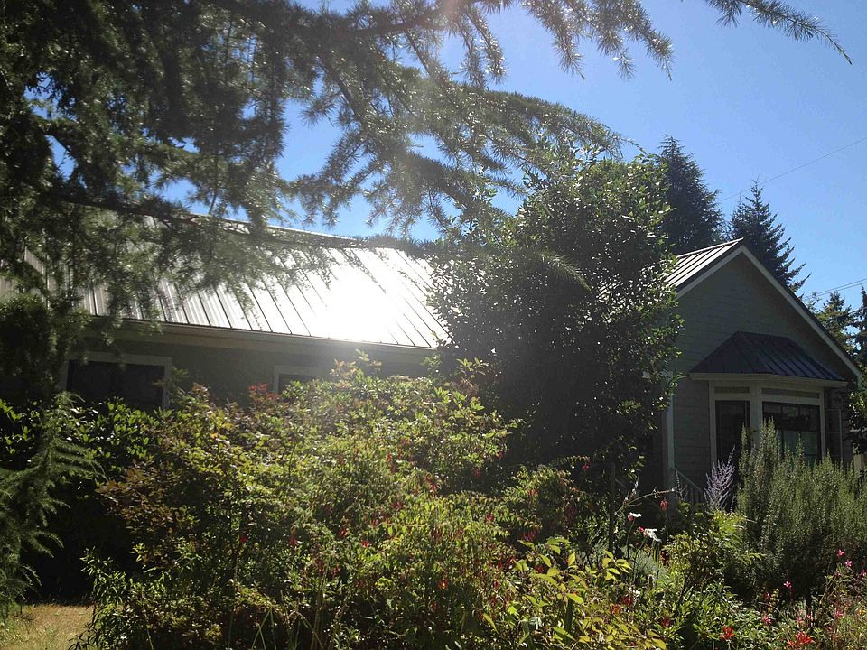 2nd image of 3103 NE 82nd St