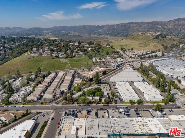 9015 Owensmouth Ave, Canoga Park, CA 91304