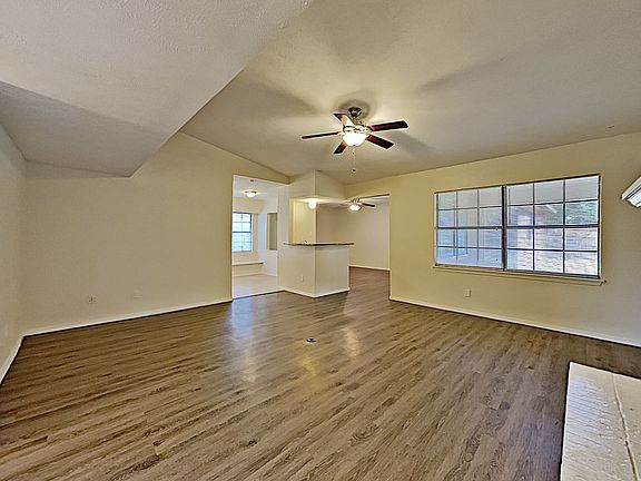 4th image of 8017 Kensington Dr