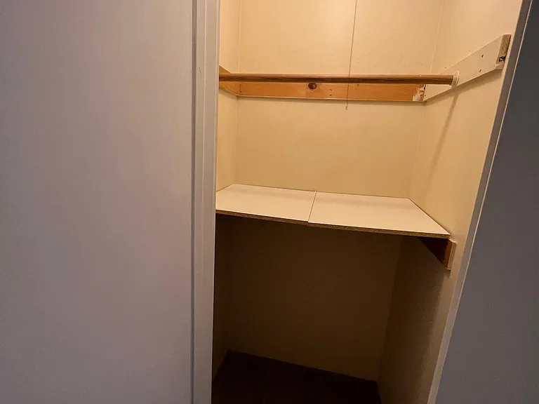 Shannon Apartments — Photo 34