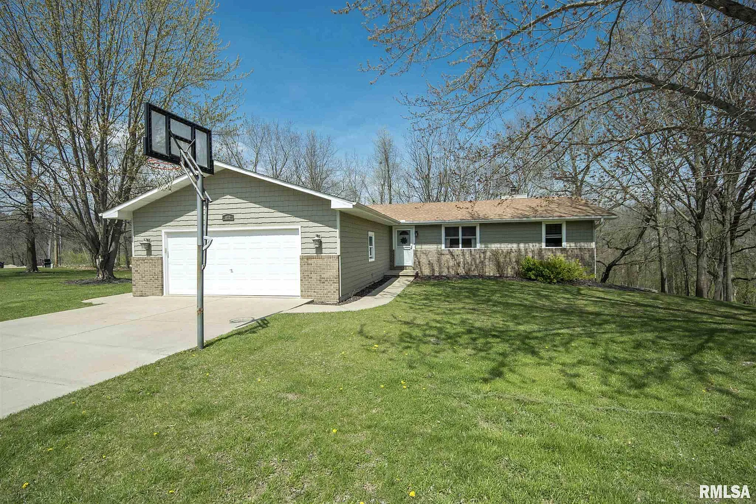 872 Heritage Dr photo 1