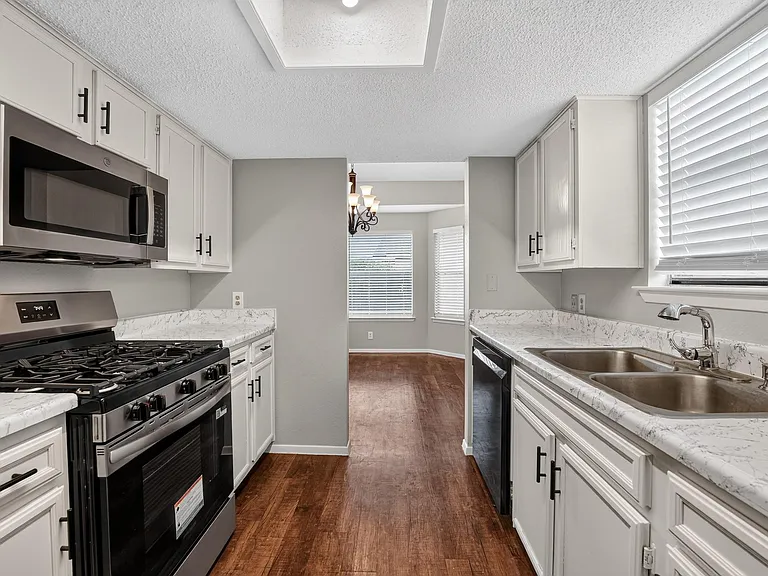1509 Taron Dr — Photo 9