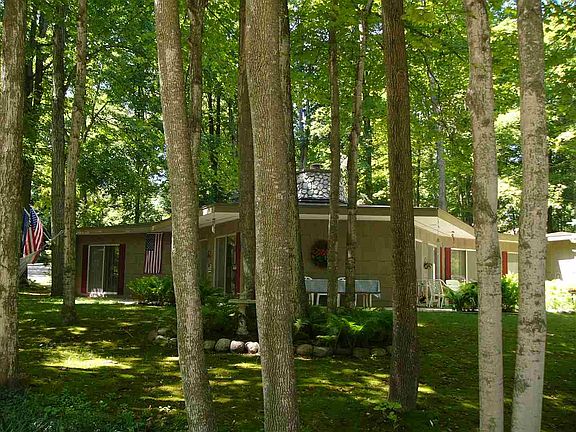 2nd image of 12247 Fern Pl
