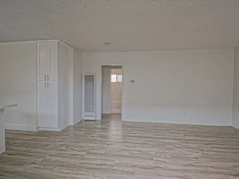 2307 Carnegie Ln — Photo 14