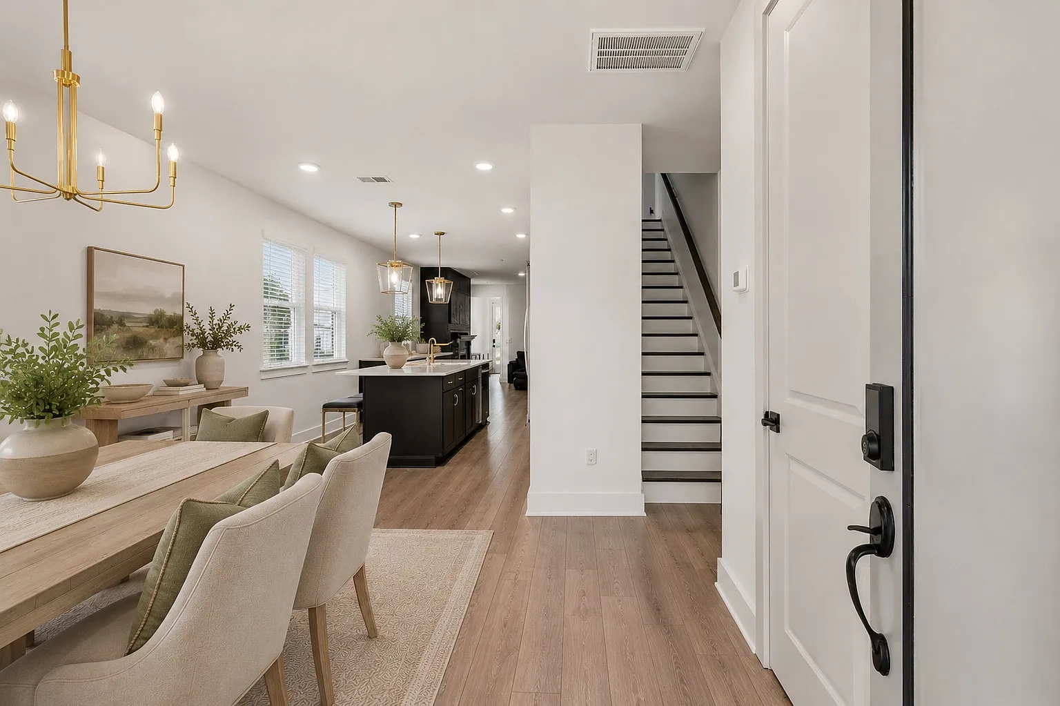 4 bed, 2335 sqft, $4,500 — Photo 2
