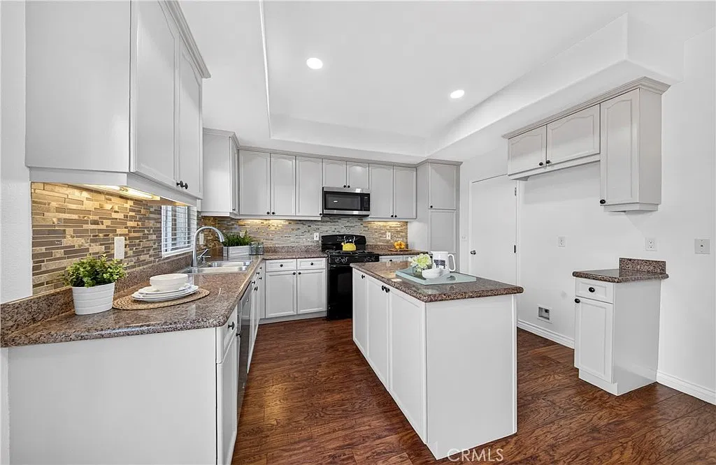 3 bed, 2.5 bath, 1736 sqft, $4,150 — Photo 4
