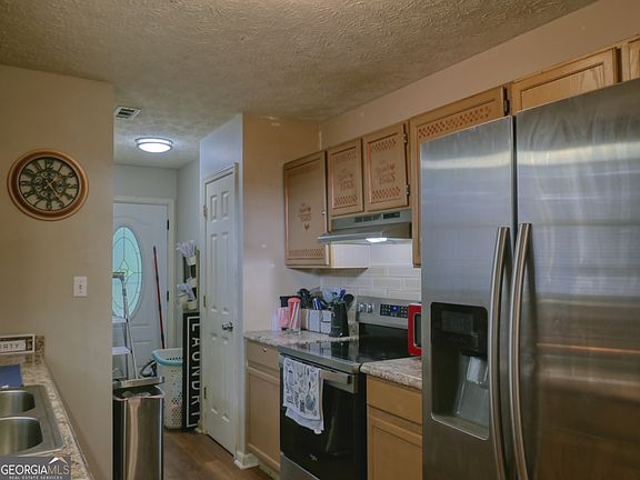 4th image of 107 Honeysuckle Ln