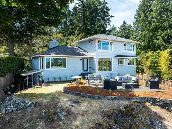 5270 Parker Ave, Saanich, BC V8Y 2M9