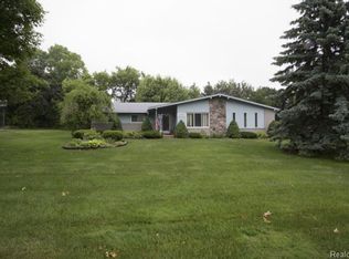 34986 Oakland Rd, Farmington, MI 48335
