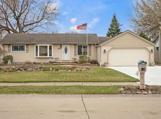 2440 Lindell Rd, Sterling Heights, MI 48310