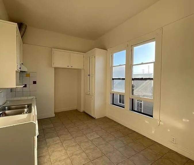 134-136 E 31st St #1/2 — Photo 7