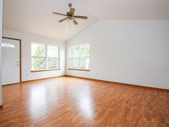 3rd image of 1709 Daisy St SE