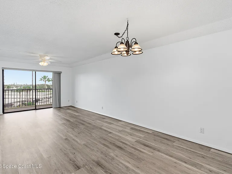 500 Palm Springs Blvd #407 — Photo 6