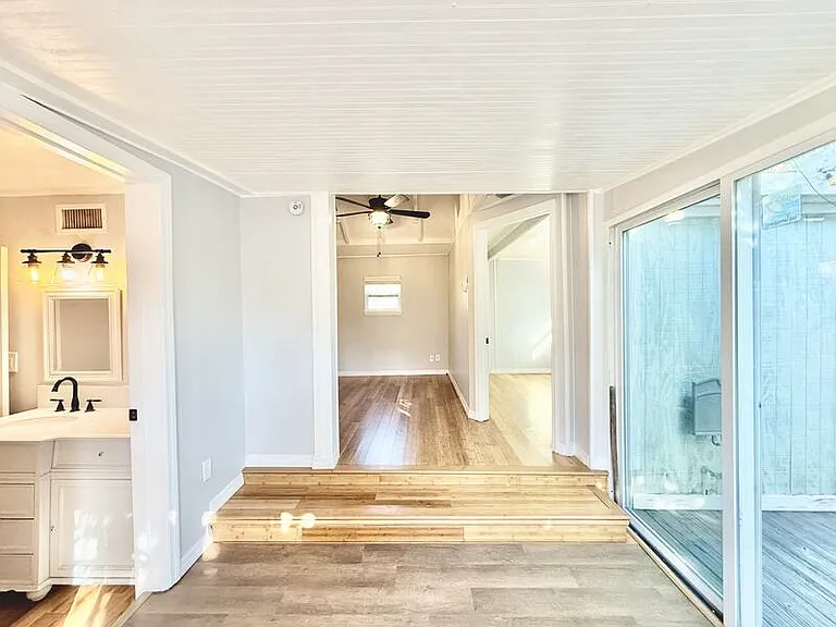 713 Smith St — Photo 41