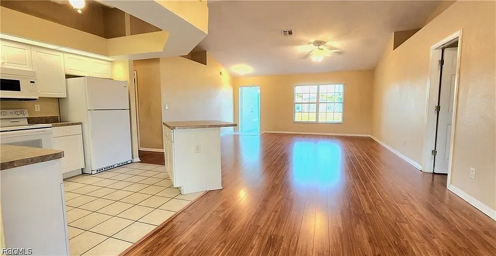 3 bed, 2.0 bath, 1712 sqft, $1,700 — Photo 4