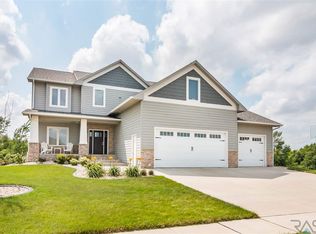 2401 S Moss Stone Ave, Sioux Falls, SD 57110