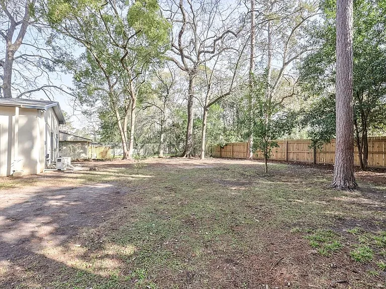 2093 Greenwood Dr — Photo 24
