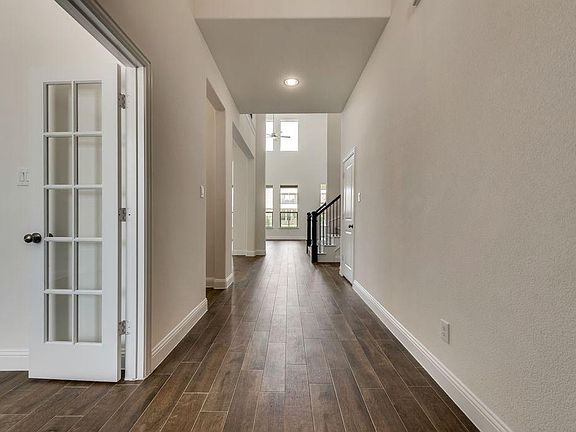 4th image of 605 Montrose Dr