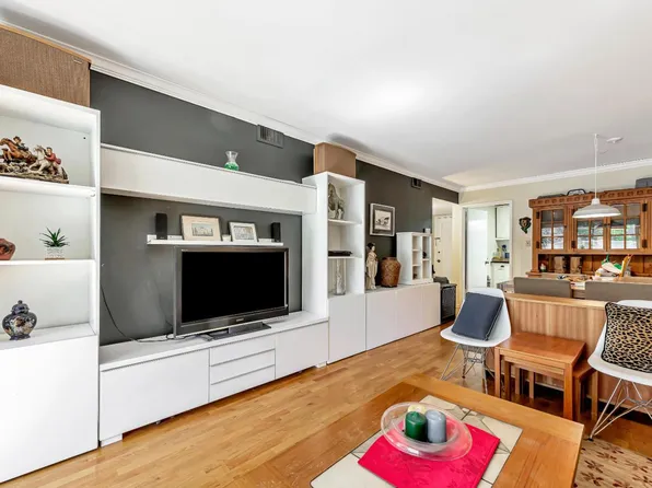 675 Sharon Park Dr APT 109, Menlo Park, CA 94025